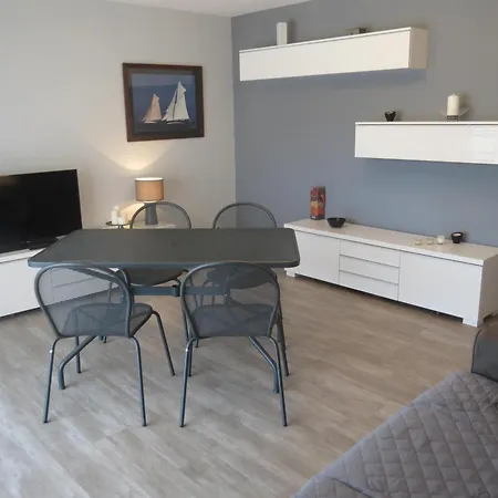 Appartamento 2 Pieces Climatise Avec Garage, Piscine, Proche Commerces Et Plages - - Fr-1-780-66 *