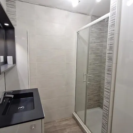 Appartamento 2 Pieces Climatise Avec Garage, Piscine, Proche Commerces Et Plages - - Fr-1-780-66
